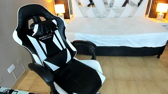Linda4Petite online show from May 12, 6:25 pm