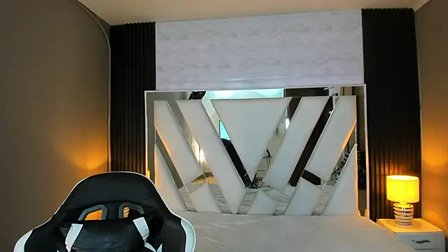 Linda4Petite online show from December 16, 6:23 pm