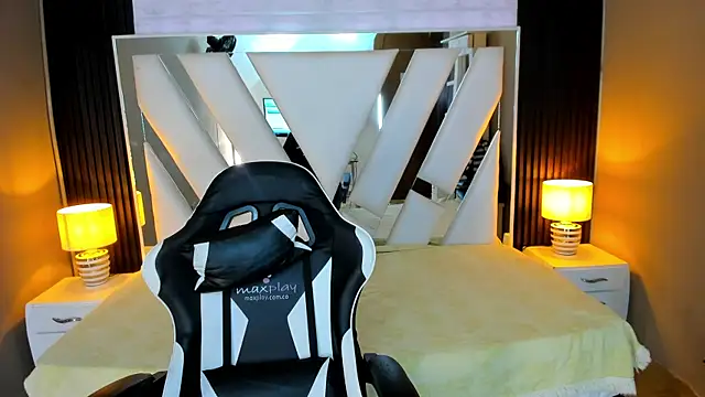 Linda4Petite online show from December 19, 6:10 pm