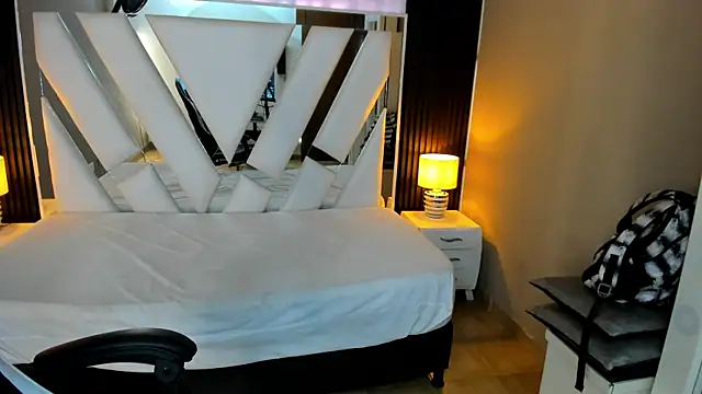 Linda4Petite online show from February 8, 1:09 pm