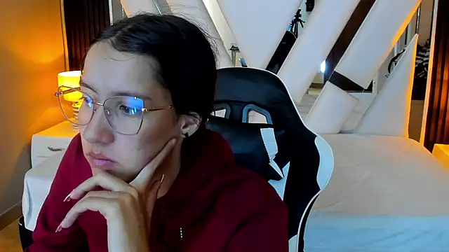 Linda4Petite online show from November 30, 1:23 pm