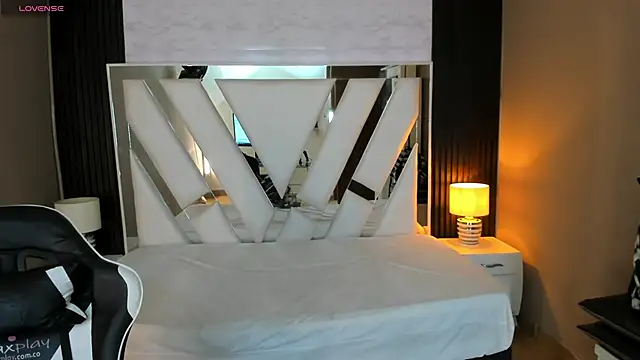 Linda4Petite online show from January 6, 6:34 pm