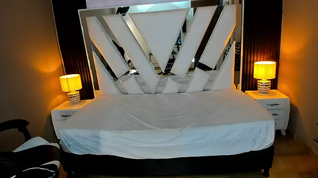 Linda4Petite online show from February 9, 6:06 pm