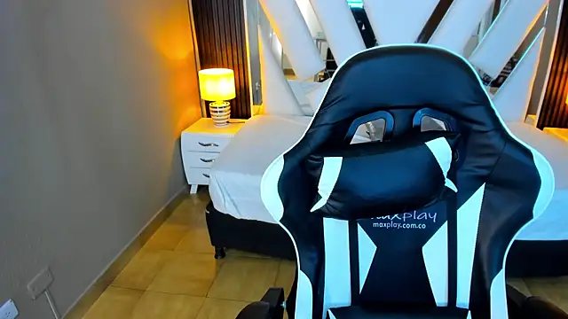 Linda4Petite online show from November 12, 6:12 pm