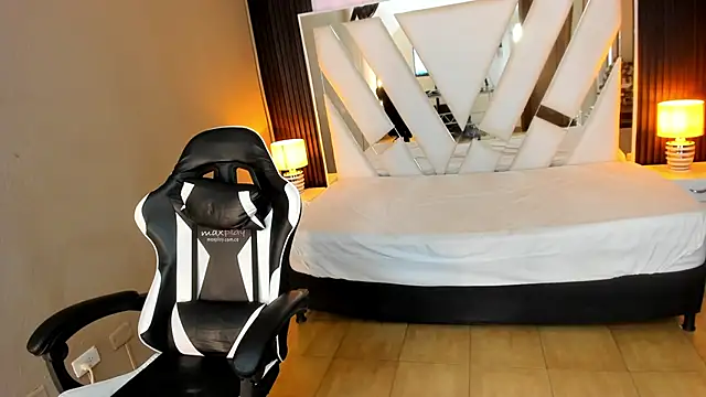 Linda4Petite online show from January 13, 6:45 pm