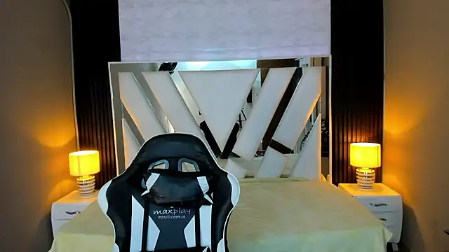 Linda4Petite online show from February 11, 6:19 pm