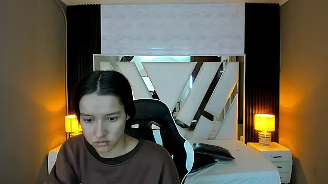 Linda4Petite online show from October 26, 1:11 pm