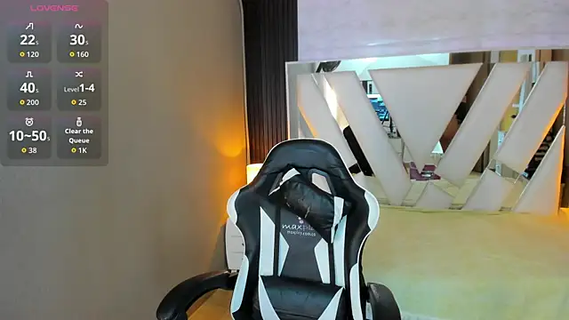 Linda4Petite online show from March 28, 6:42 pm