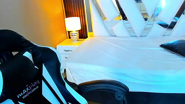 Linda4Petite online show from November 19, 6:08 pm