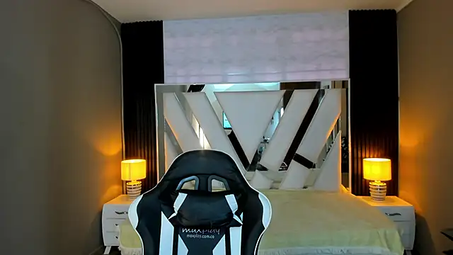 Linda4Petite online show from January 12, 6:36 pm