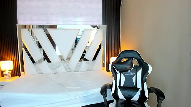 Linda4Petite online show from March 23, 6:41 pm