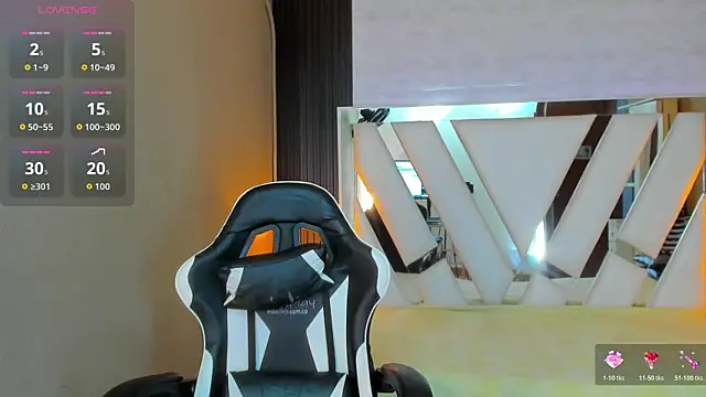 Linda4Petite online show from April 14, 6:35 pm