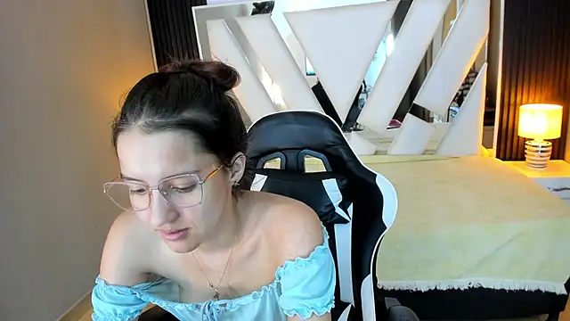 Linda4Petite online show from January 7, 6:57 pm