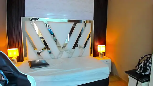 Linda4Petite online show from March 30, 6:42 pm