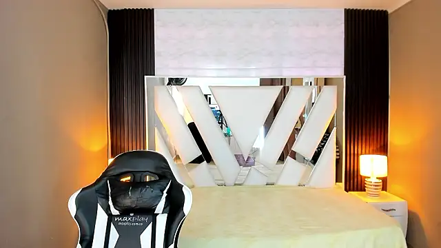 Linda4Petite online show from March 16, 6:43 pm