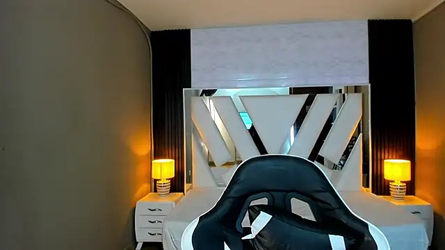 Linda4Petite online show from January 9, 6:15 pm