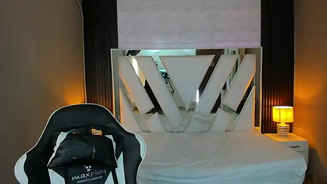 Linda4Petite online show from March 25, 6:18 pm