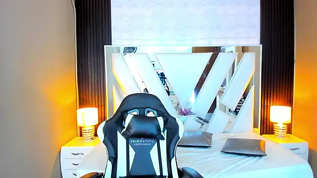 Linda4Petite online show from October 28, 6:18 pm