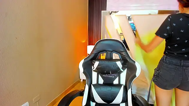 Linda4Petite online show from April 1, 6:16 pm