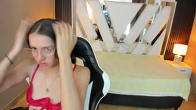 Linda4Petite online show from April 4, 6:47 pm