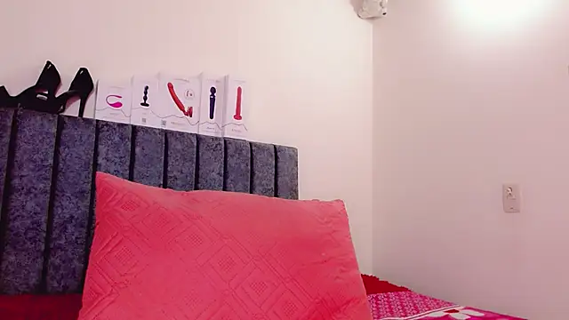 KendallEvolette  online show from April 11, 5:37 am