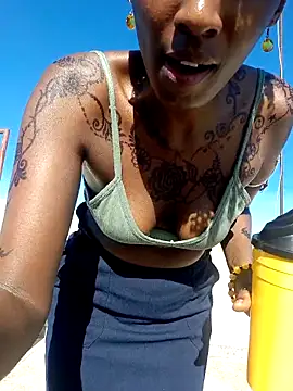 lynnkatrina online show from March 27, 1:34 pm