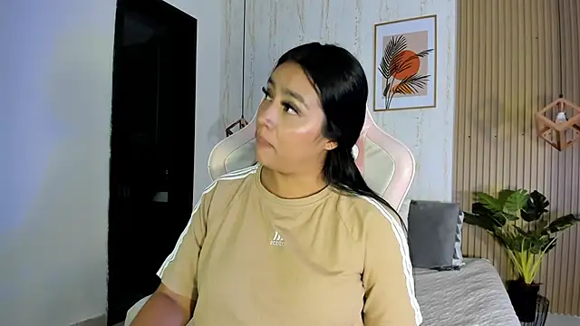 CameronCollins  online show from November 10, 8:36 pm