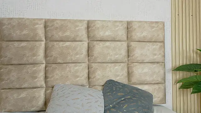 CameronCollins  online show from April 17, 7:38 pm