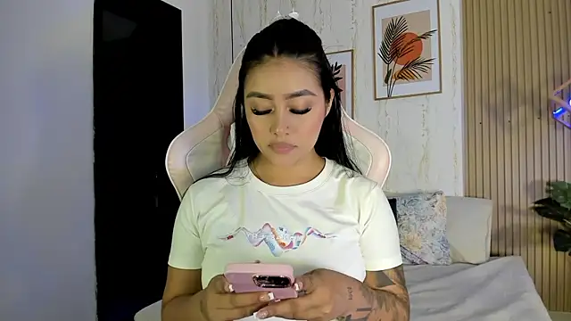 CameronCollins  online show from November 21, 7:35 pm