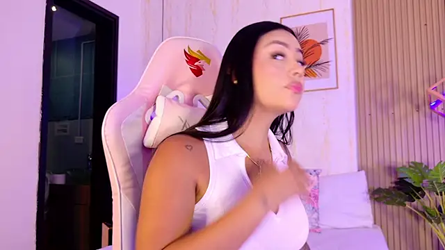 CameronCollins  online show from March 2, 7:21 pm