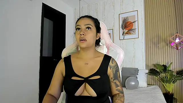 CameronCollins  online show from October 30, 7:44 pm