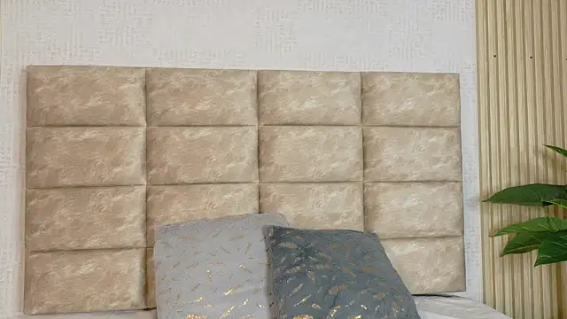 CameronCollins  online show from April 16, 9:39 pm