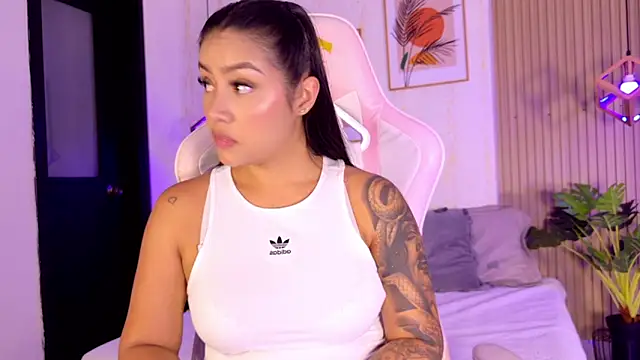 CameronCollins  online show from February 26, 7:25 pm