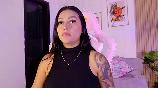 CameronCollins  online show from February 11, 7:47 pm