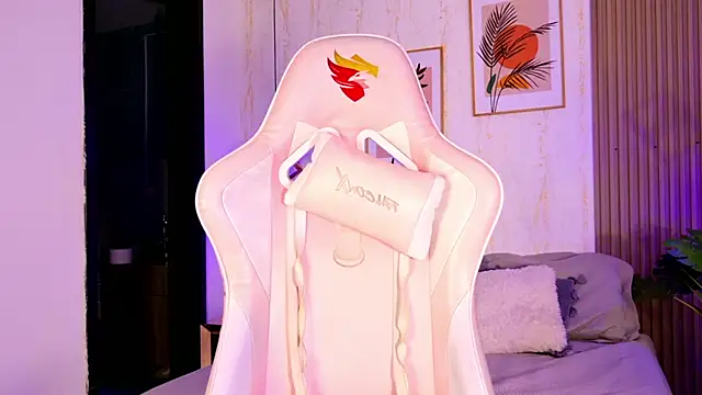 CameronCollins  online show from February 24, 5:25 pm