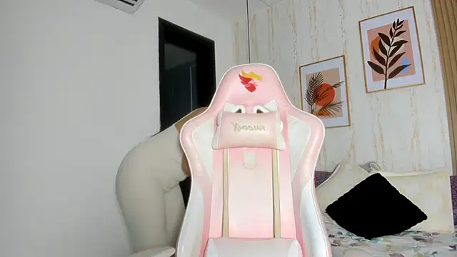 CameronCollins  online show from March 6, 7:54 pm