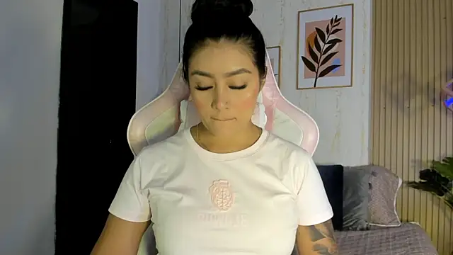 CameronCollins  online show from October 17, 7:48 pm