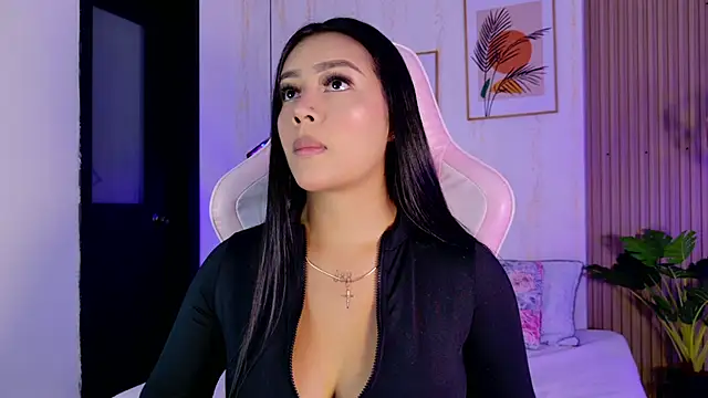 CameronCollins  online show from February 7, 7:33 pm