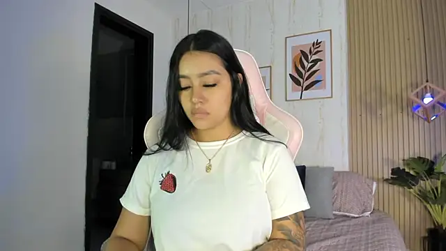 CameronCollins  online show from October 10, 7:58 pm