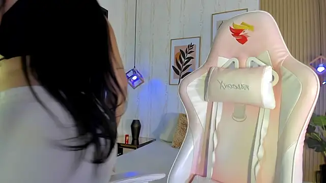 CameronCollins  online show from December 5, 7:34 pm