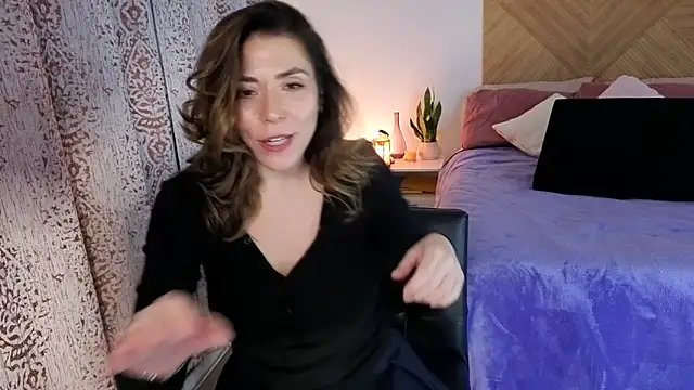 Ellie-L-Elizabeth online show from March 11, 1:10 am