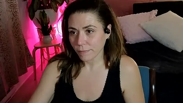 Ellie-L-Elizabeth online show from February 8, 3:48 am