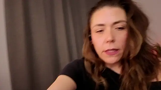Ellie-L-Elizabeth online show from May 7, 2:49 am