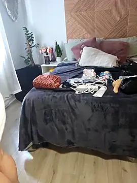 Ellie-L-Elizabeth online show from May 7, 2:53 pm