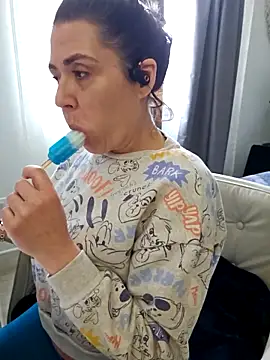 Ellie-L-Elizabeth online show from May 1, 4:12 pm