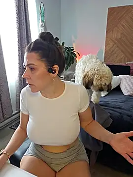 Ellie-L-Elizabeth online show from February 28, 4:39 pm