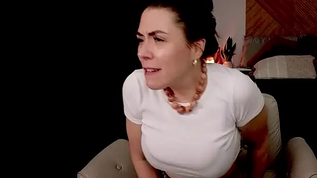 Ellie-L-Elizabeth online show from May 23, 3:27 am