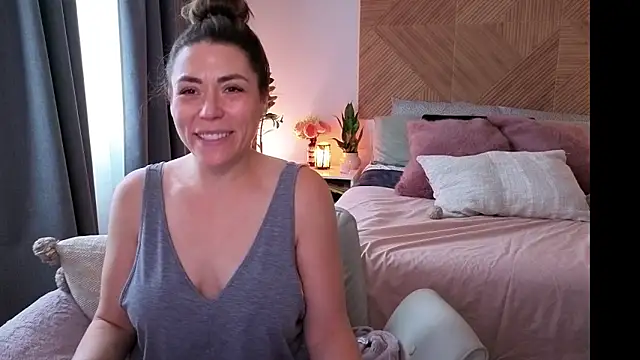 Snapshot of Ellie-L-Elizabeth chatting on June 15, 11:04 pm Ellie-L-Elizabeth online show from June 15, 11:04 pm