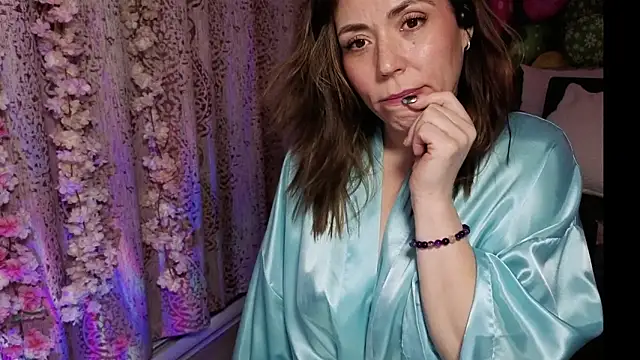 Ellie-L-Elizabeth online show from March 25, 12:22 am