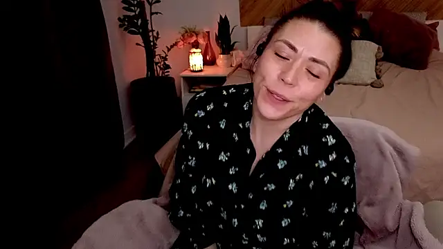 Ellie-L-Elizabeth online show from April 22, 12:06 am